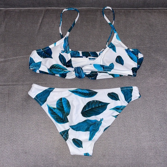 New.  CUPSHE BIKINI.  Size Large.  Top fits B cup. - Picture 3 of 5